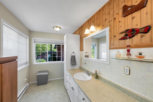 170 Wavell Rd, Lake Cowichan, BC 