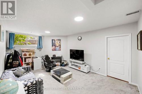 5953 Pineglade Crescent, Ottawa, ON 