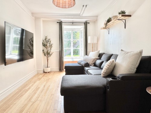 Salle familiale - 760  - 764 Av. Royale, Québec (Beauport), QC 