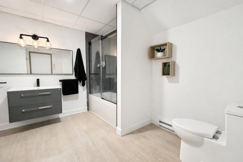 Salle de bains - 760  - 764 Av. Royale, Québec (Beauport), QC 