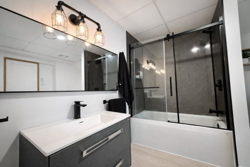 Salle de bains - 760  - 764 Av. Royale, Québec (Beauport), QC 