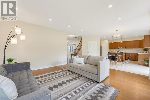 127 Hickstead Way, Ottawa, ON 
