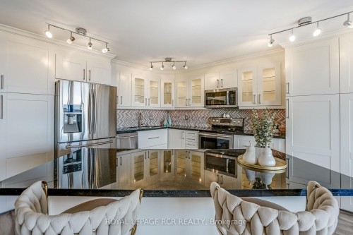 1612-8111 Yonge Street, Markham, ON 
