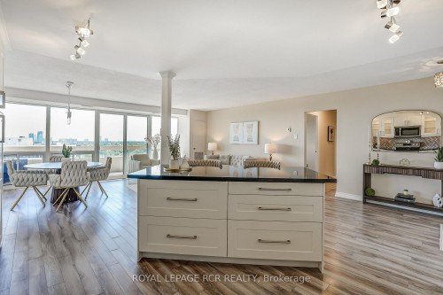 1612-8111 Yonge Street, Markham, ON 