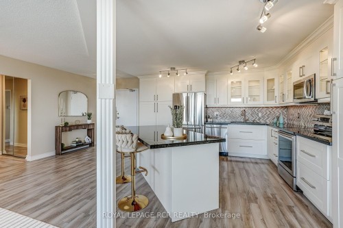 1612-8111 Yonge Street, Markham, ON 