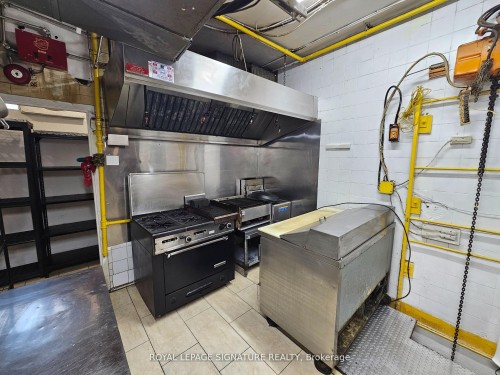 1174 Bloor Street W, Toronto, ON 