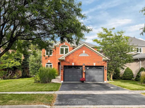 81 Pinnacle Trail  Aurora, ON L4G 7G6