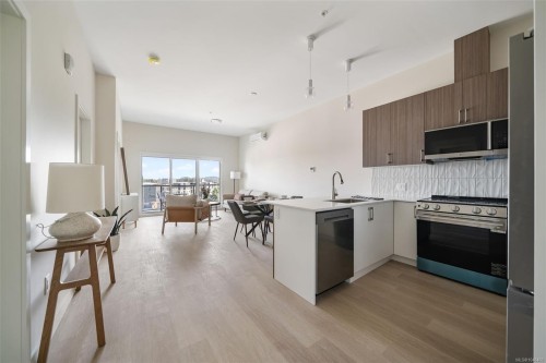 #305-777 Station Ave  Langford, BC V9B 7K5