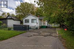 207 VALENCIA ROAD Oshawa (Lakeview), ON L1J 1P2