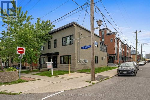 72 ST. ANDREW STREET , Ottawa, Ontario K1N 5G1 2