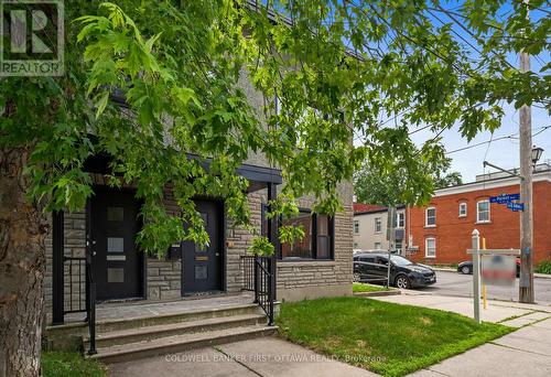 72 ST. ANDREW STREET , Ottawa, Ontario K1N 5G1 4