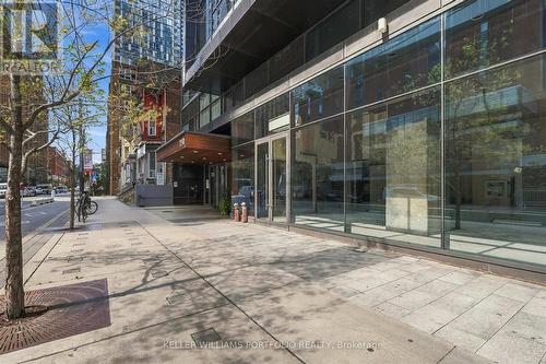 3001 - 290 ADELAIDE STREET , Toronto, Ontario M5V 0P3 4
