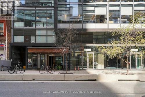 3001 - 290 ADELAIDE STREET , Toronto, Ontario M5V 0P3 5