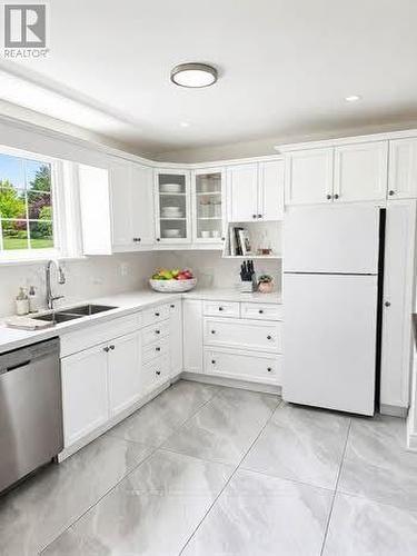 MAIN - 240 PARKVIEW HILL CRESCENT , Toronto, Ontario M4B 1S3 4