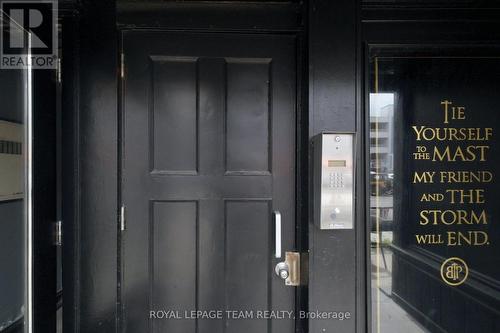 2 - 21 YORK STREET , Ottawa, Ontario K1N 5S7 4
