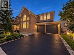 1396 THORNCREST Crescent Oakville, ON L6M 3Y9