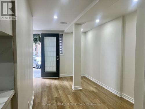31 SHINING STAR CRESCENT , Toronto, Ontario M6M 5L6 3