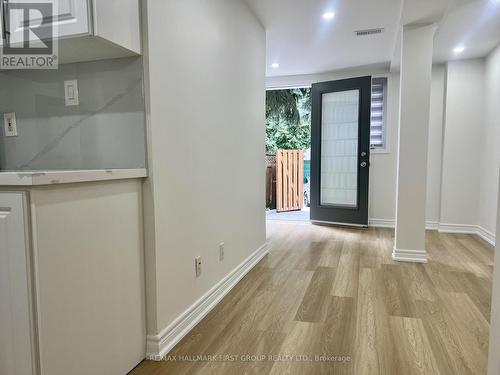 31 SHINING STAR CRESCENT , Toronto, Ontario M6M 5L6 5