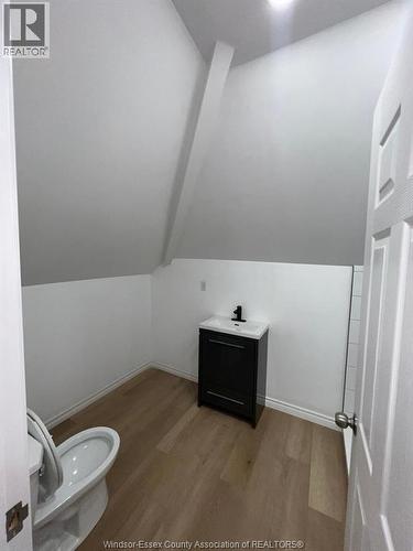 3203 PETER Unit# 2 , Windsor, Ontario N9C 1H6 4