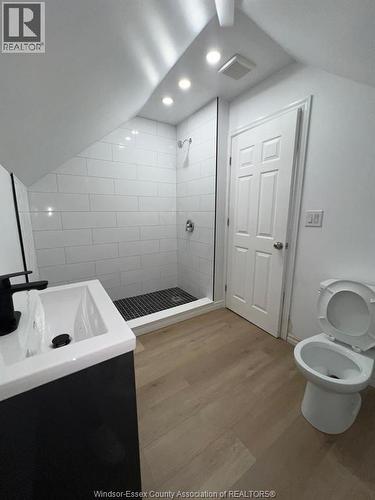3203 PETER Unit# 2 , Windsor, Ontario N9C 1H6 5