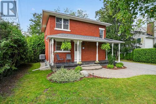 916 Iroquois Road, Ottawa, ON 