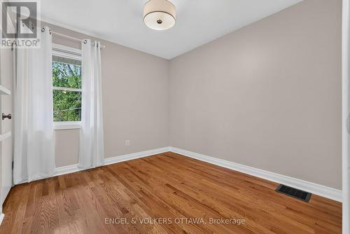 916 Iroquois Road, Ottawa, ON 