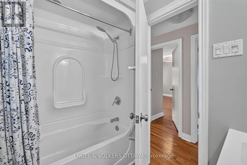 916 Iroquois Road, Ottawa, ON 