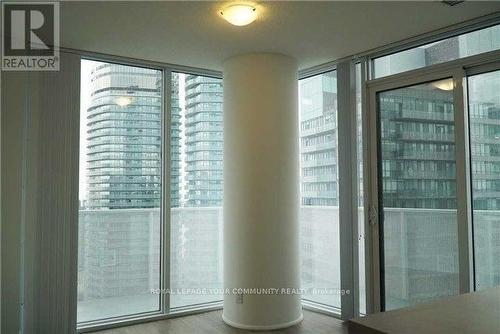 4902 - 100 HARBOUR STREET , Toronto, Ontario M5J 2T5 5