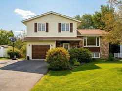 2 Joan Eleanor Drive  Dartmouth, NS B2W 5Z9