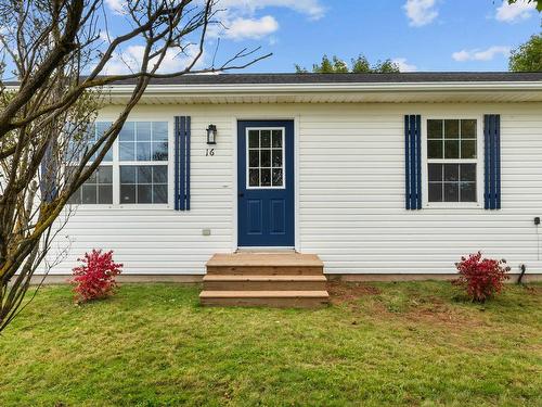 16 Kingston Road  Cornwall, PE C0A 1H8