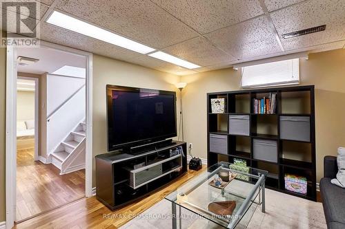 56 HARRIS PARK DRIVE , Toronto, Ontario M1L 3A7 2