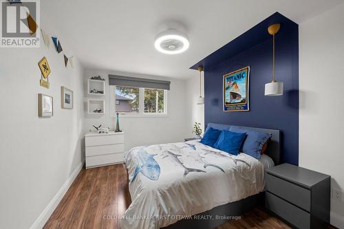 Bedroom w bright window & hanging night lights. - 849 Maplewood Avenue, Ottawa, ON 