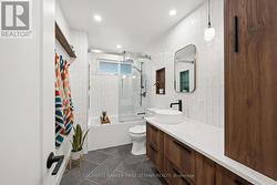 Full 4 pc modern design bathroom w rain shower! - 