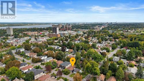 Mins to LRT Stations and access to HWY 417 & 416. - 849 Maplewood Avenue, Ottawa, ON 