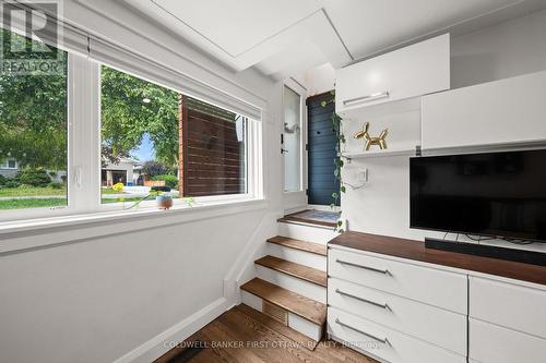 Step down to your entertaining level. - 849 Maplewood Avenue, Ottawa, ON 