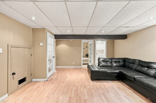 Salle familiale - 1090 Rue Dussault, L'Assomption, QC 