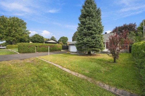 Cour - 1090 Rue Dussault, L'Assomption, QC 