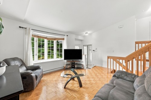 Salon - 1090 Rue Dussault, L'Assomption, QC 