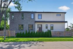 1047 MEREDITH Avenue Mississauga, ON L5E 2C6