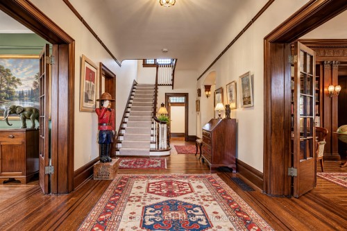 5 Undercliffe Avenue, Hamilton, ON 