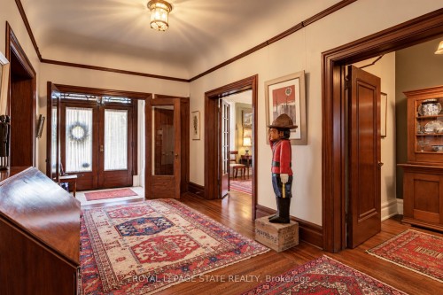 5 Undercliffe Avenue, Hamilton, ON 