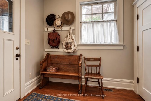 5 Undercliffe Avenue, Hamilton, ON 