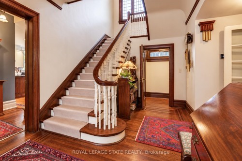 5 Undercliffe Avenue, Hamilton, ON 