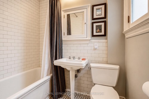 5 Undercliffe Avenue, Hamilton, ON 