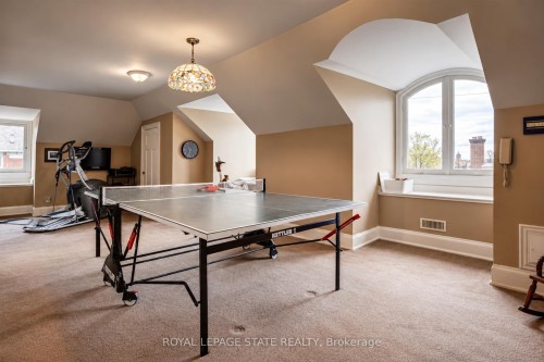 5 Undercliffe Avenue, Hamilton, ON 