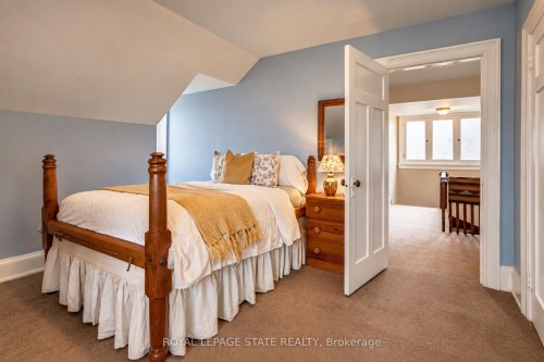 5 Undercliffe Avenue, Hamilton, ON 