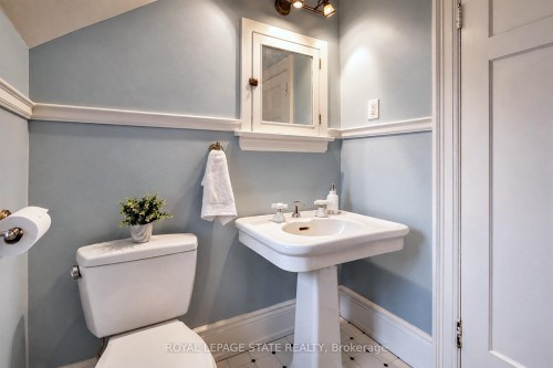 5 Undercliffe Avenue, Hamilton, ON 