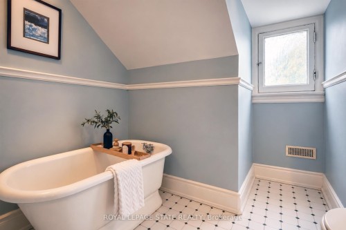 5 Undercliffe Avenue, Hamilton, ON 