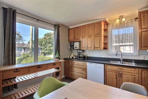 Salle à manger - 8 Rue Lanthier, Saint-André-Avellin, QC 