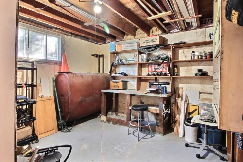 Atelier - 8 Rue Lanthier, Saint-André-Avellin, QC 